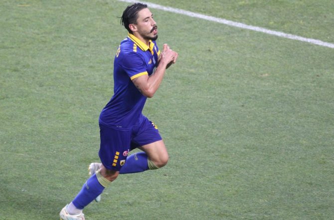Κουλμπάκοφ – Τζήλος δεν έδωσαν πέναλτι στον Σιμόες!