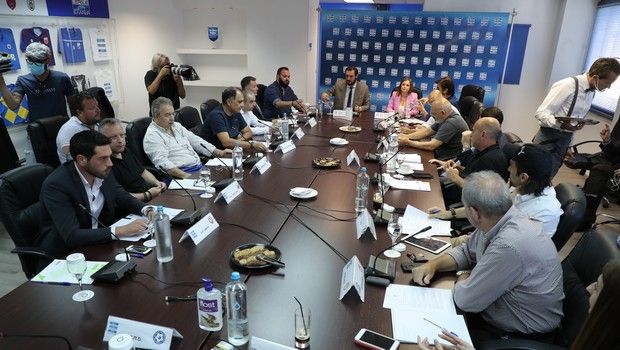 Super League: Τηλεδιάσκεψη την Δευτέρα για τηλεοπτικά και φιλάθλους