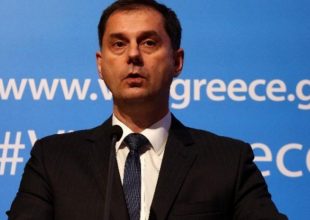 Θεοχάρης στο Sky News: «Ανοησίες» τα περί νέου lockdown στην Ελλάδα