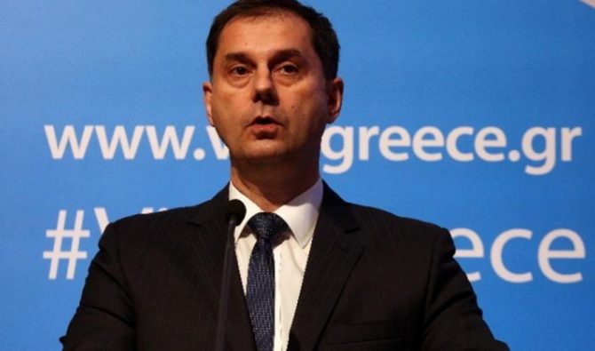 Θεοχάρης στο Sky News: «Ανοησίες» τα περί νέου lockdown στην Ελλάδα