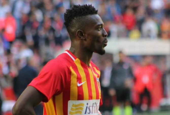 Στην Κωνσταντινούπολη ο Μενσά, υπογράφει στην Μπεσίκτας