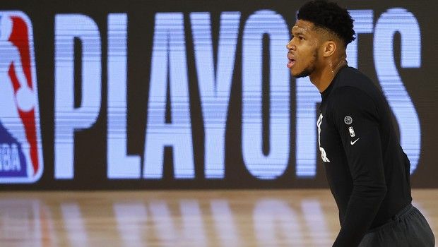 Τζέικομπ Μπλέικ Σίνιορ: “Ο Αντετοκούνμπο μού είπε ότι έκλαψε μπροστά σε όλους”