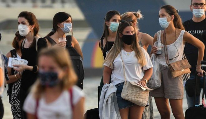 Κορωνοϊός: Τα κρούσματα φέρνουν νέα μέτρα – τι θα γίνει με τα σχολεία