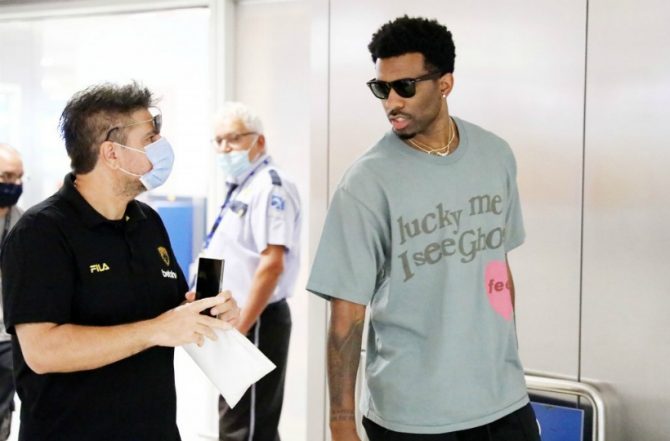 Έφτασε Αθήνα για την ΑΕΚ ο Λάνγκφορντ (pics)