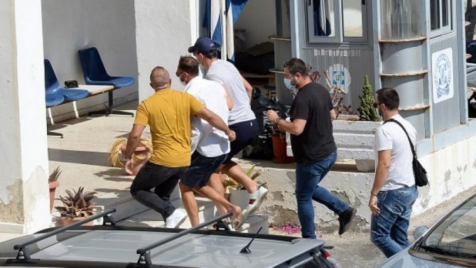 Sun: «Ο Μαγκουάιρ έπινε άφθονο αλκοόλ από την πρώτη μέρα και πλήρωσε τεράστιους λογαριασμούς» (pic)