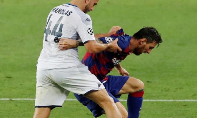 Έκανε «ρόμπα» τον Μανωλά ο Μέσι (VIDEO) Έκανε «ρόμπα» τον Μανωλά ο Μέσι (VIDEO)