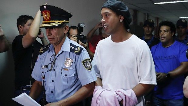 Ροναλντίνιο: Πάρτι με μοντέλα έκανε ο Βραζιλιάνος όσο ήταν σε κατ οίκον περιορισμό