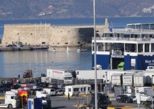 Κρήτη: Έκρηξη σε πλοίο στο λιμάνι του Ηρακλείου – Τέσσερις τραυματίες