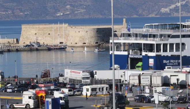 Κρήτη: Έκρηξη σε πλοίο στο λιμάνι του Ηρακλείου – Τέσσερις τραυματίες