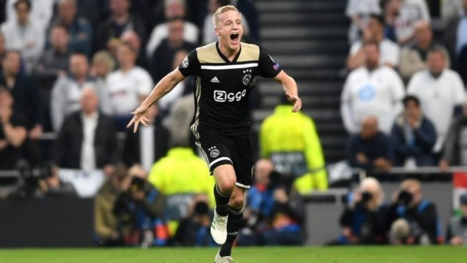 Μάντσεστερ Γιουνάιτεντ: Πλησιάζει σε Φαν ντε Μπέεκ