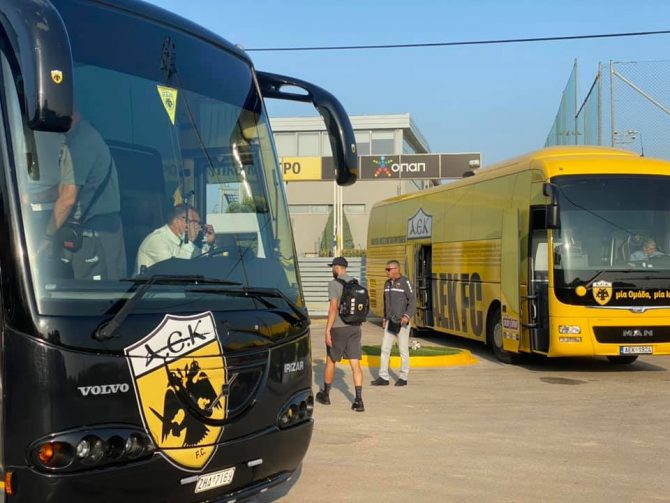 Με δύο πούλμαν αναχωρεί η ΑΕΚ για το αεροδρόμιο (ΦΩΤΟ)