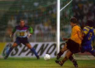 Πρόκριση μέσα στο «καμίνι» του ΑΠΟΕΛ (VIDEO)