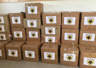 Παρέδωσε η ΑΕΚ ρουχισμό και νερά στα σωματεία της ΕΠΣ Καρδίτσας