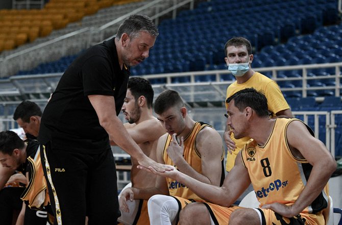 Στο ΟΑΚΑ ο Παπαθεοδώρου – Αποχαιρέτησε τους παίκτες