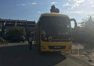 Η άφιξη της ΑΕΚ στο Πανθεσσαλικό Στάδιο (vid)