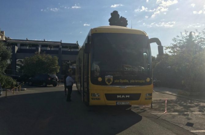 Η άφιξη της ΑΕΚ στο Πανθεσσαλικό Στάδιο (vid)