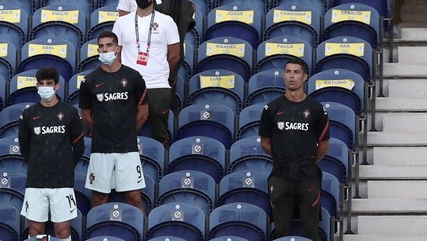 Ρονάλντο: Ξέχασε να φορέσει τη μάσκα του και δέχτηκε συστάσεις Ρονάλντο: Ξέχασε να φορέσει τη μάσκα του και δέχτηκε συστάσεις