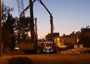 Βραδινές εργασίες για την υπογειοποίηση – Σκυροδέτηση στις τρύπες αντιστήριξης