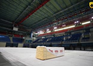 «Ντύνεται» το παρκέ στο παλάτι της Βασίλισσας (pics)