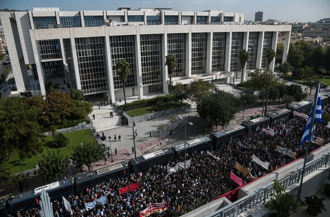 Δίκη Χρυσής Αυγής: Ιστορική απόφαση! Ένοχοι για εγκληματική οργάνωση