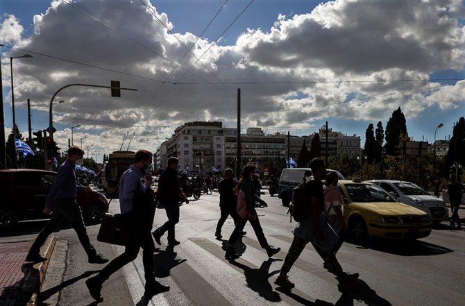 Κορωνοϊός: Τα δύο μέτρα που προτείνει η επιτροπή ειδικών – Τι θα γίνει με την εστίαση