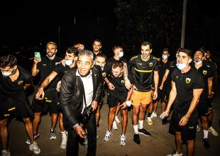 Έφτασε στο ΟΑΚΑ η ΑΕΚ (vid)