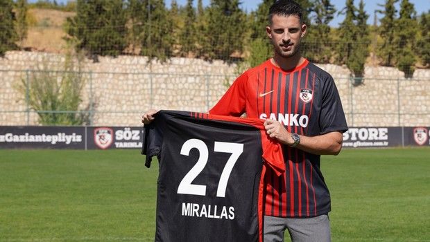Γκαζιαντέπ: Ανακοίνωσε τον Μιραλάς και τον παρουσίασε με μπακλαβά