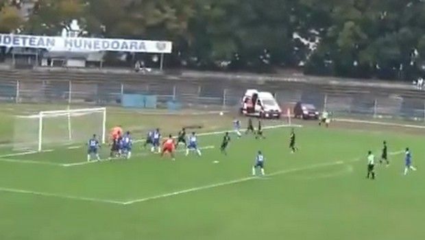 Τερματοφύλακας στη Ρουμανία έβαλε buzzer beater με καρφωτή κεφαλιά
