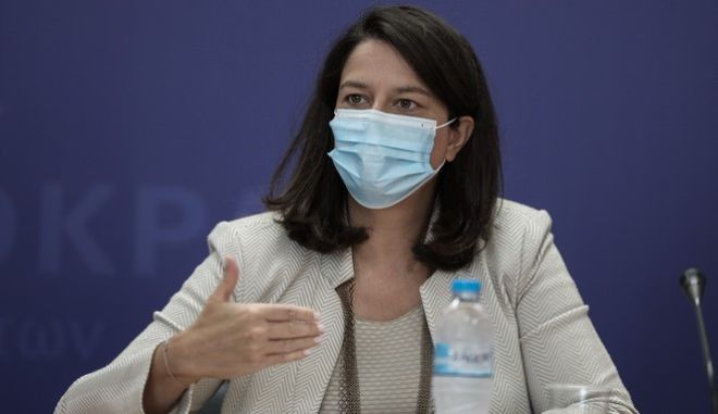 Θετική στον κορωνοϊό η Κεραμέως