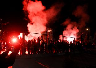 Ντελίριο: Κόσμος έξω από το ΟΑΚΑ για την ΑΕΚ (pics+vids)