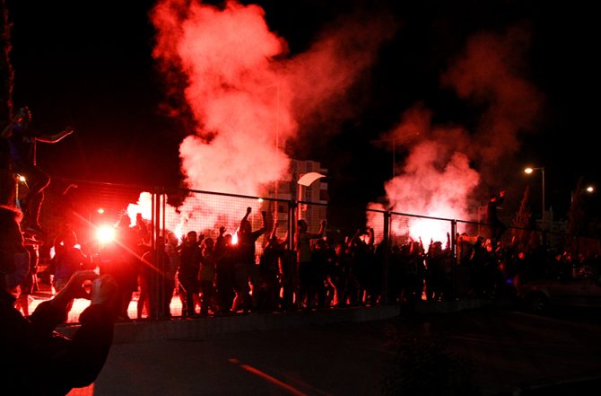 Ντελίριο: Κόσμος έξω από το ΟΑΚΑ για την ΑΕΚ (pics+vids)