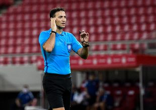 Απόλλων Σμύρνης: «Θα συνεχίσετε να μας βάζετε Ελληνες διαιτητές;»