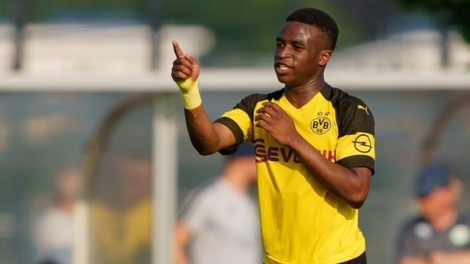 Σοκ στη Ντόρτμουντ: Ο Μουκοκό εκτός μέχρι τέλους σεζόν