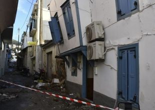 Σεισμός στη Σάμο: Τραγωδία με δύο νεκρά παιδιά στο Βαθύ – Εικόνες χάους στη Σμύρνη