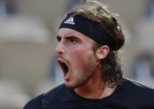 Ο Τσιτσιπάς γράφει ιστορία: Προκρίθηκε στους “4” του Roland Garros