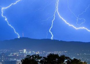 Καιρός : Βροχές, καταιγίδες και χαλαζοπτώσεις την Κυριακή