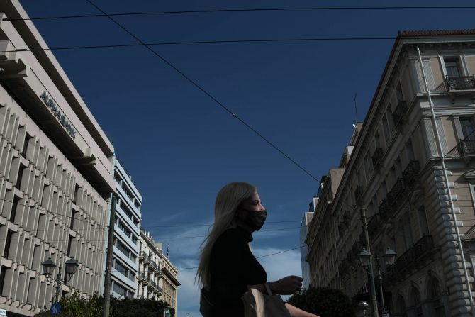 Κορωνοϊός: 2556 νέα κρούσματα – Μαύρο ρεκόρ με 34 νέους θανάτους