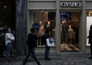 Κορωνοϊός: Κλιμακωτά και με μάσκες παντού το άνοιγμα των καταστημάτων