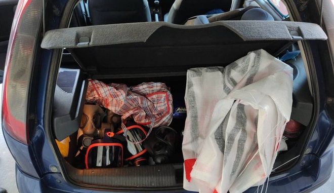 Προσαγωγές στο κέντρο της Αθήνας και κατάσχεση πολεμοφοδίων