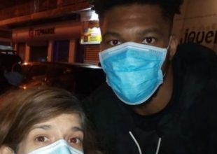 Γιάννης Αντετοκούνμπο: Μοίρασε κούτες με τρόφιμα στα Σεπόλια