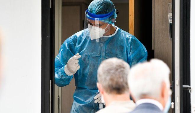 Κορωνοϊός: Ρεκόρ τεστ μέσα σε μία εβδομάδα