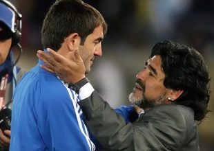 Καραγκούνης: «Ο Μαραντόνα μάς έκανε να ερωτευτούμε το ποδόσφαιρο»