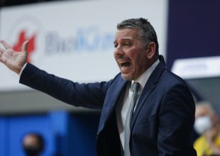 Οι στοιχηματικές θεωρούν τον Παπαθεοδώρου πιθανό προπονητή του Παναθηναϊκού