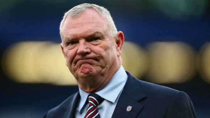 Παραιτήθηκε ο πρόεδρος της FA για ρατσιστικά σχόλια