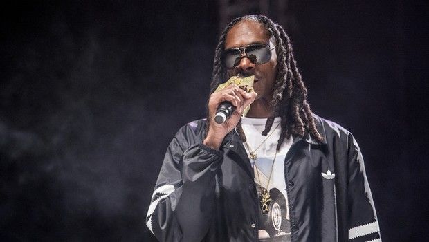 Snoop Dog: Έπινε τσιγάρα και ράπαρε στο event Tyson vs Jones