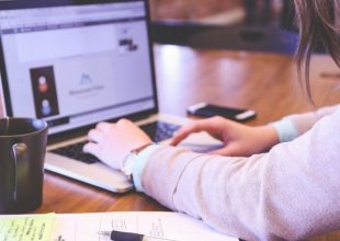 «Κράσαρε» η τηλεκπαίδευση – καθηγητές απειλούν με απουσία μαθητές που δεν έχουν κάμερα (pics)