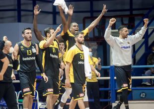 Για τη νίκη και το σερί κόντρα στον Άρη