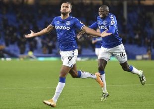 Έβερτον – Άρσεναλ 2-1: Τρίποντο από αέρος για τα ζαχαρωτά