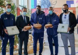 Απόλλων Σμύρνης: Πρόσφερε 4.660 βασιλόπιτες στο προσωπικό των νοσοκομείων
