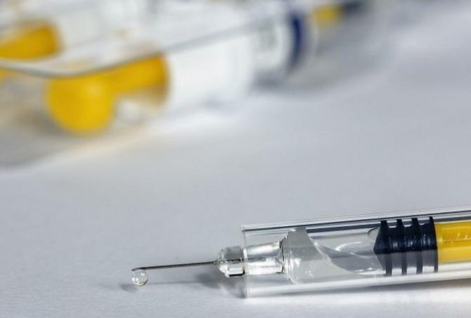 Μόσιαλος για εμβόλιο Johnson & Johnson: Μέχρι και 100% η προστασία σε νοσηλεία κορωνοϊού